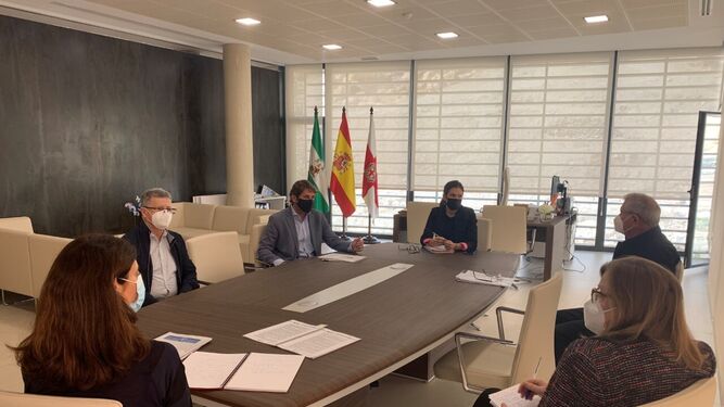 Reunión de la junta directiva de la Asociación de Promotores Constructores de Edificios de Asempal Almería con Ana Martínez Labella